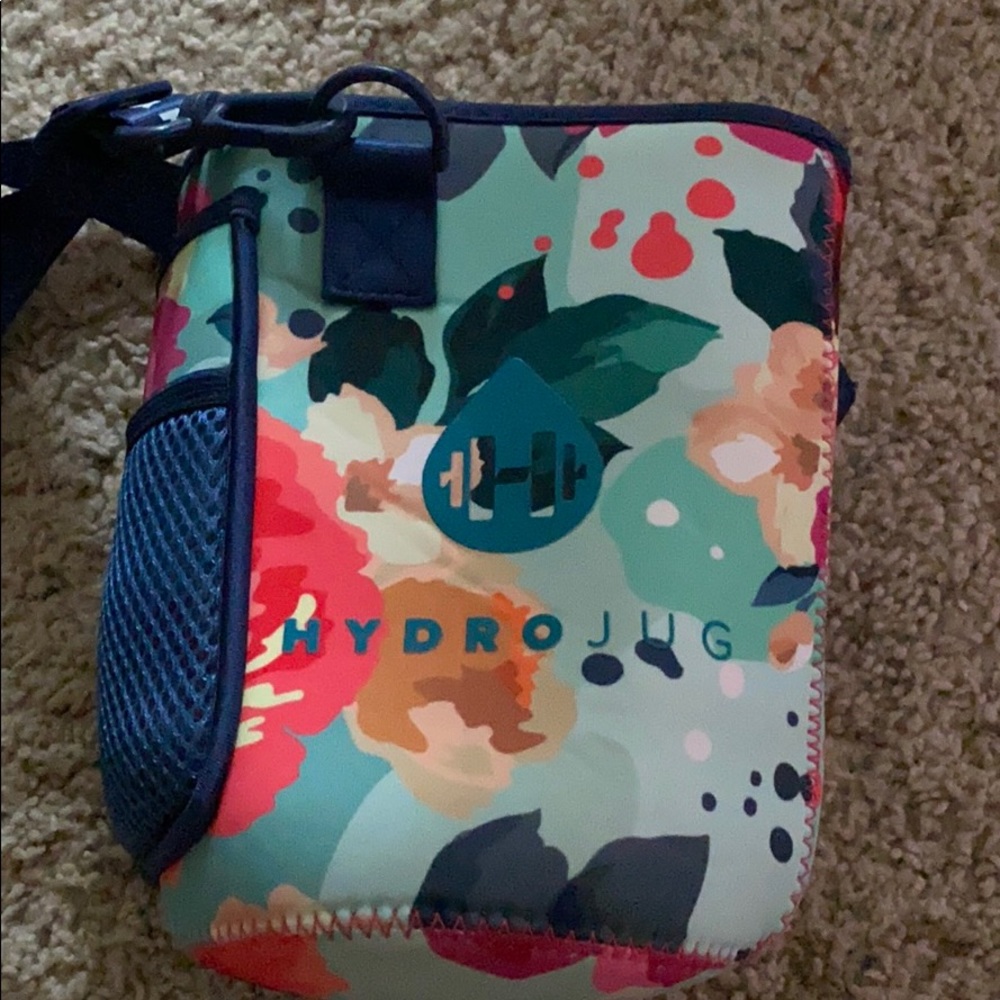 Hydro jug floral sleeve